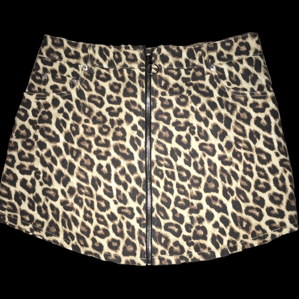 Leopard print mini skirt
